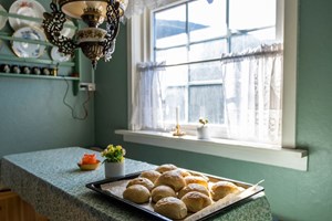 Τα vintage έπιπλα Cannage επιστρέφουν στο σαλόνι μας το 2025 - εικόνα 4