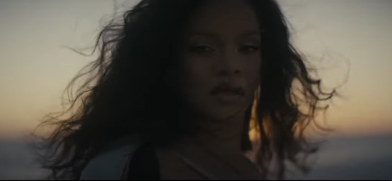 Rihanna, Lift Me Up