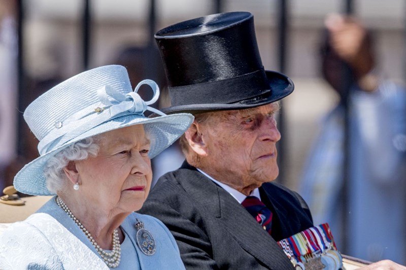 Γιατί η Βασίλισσα Ελισάβετ έχει μαζί της μετρητά μόνο αυτή την ημέρα της εβδομάδας;