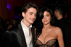 Η Kylie Jenner και ο Timothée Chalamet πραγματοποιούν την πρώτη τους red carpet εμφάνιση και όλοι σχολιάζουν το ίδιο πράγμα - εικόνα 1