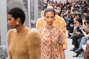 Πώς θα φροντίσεις σωστά τα suede ρούχα και αξεσουάρ σου - εικόνα 1