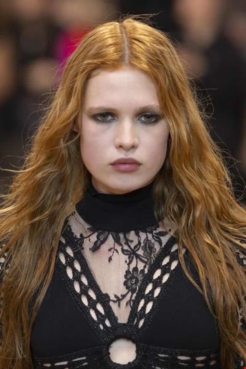 Πώς θα δημιουργήσεις μόνη σου το τέλειο glam rock μακιγιάζ