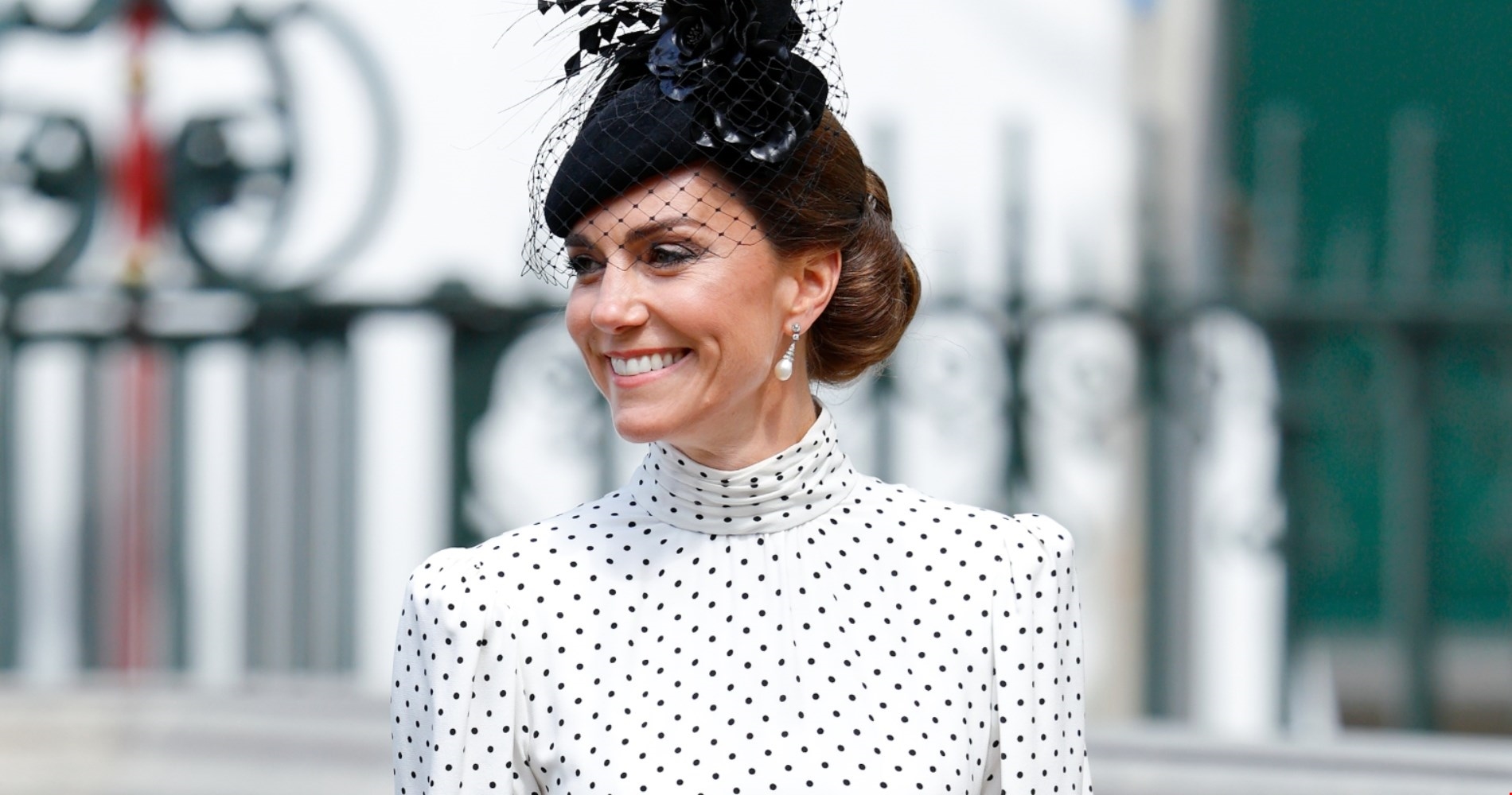Kate Middleton | Επέλεξε Victoria Beckham κοστούμι στο πιο αναπάντεχο χρώμα - εικόνα 3