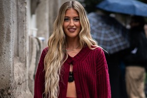 Μπορντό και γκρι | Πώς θα φορέσεις με στιλ τις δύο διάσημες αποχρώσεις της σεζόν - εικόνα 5