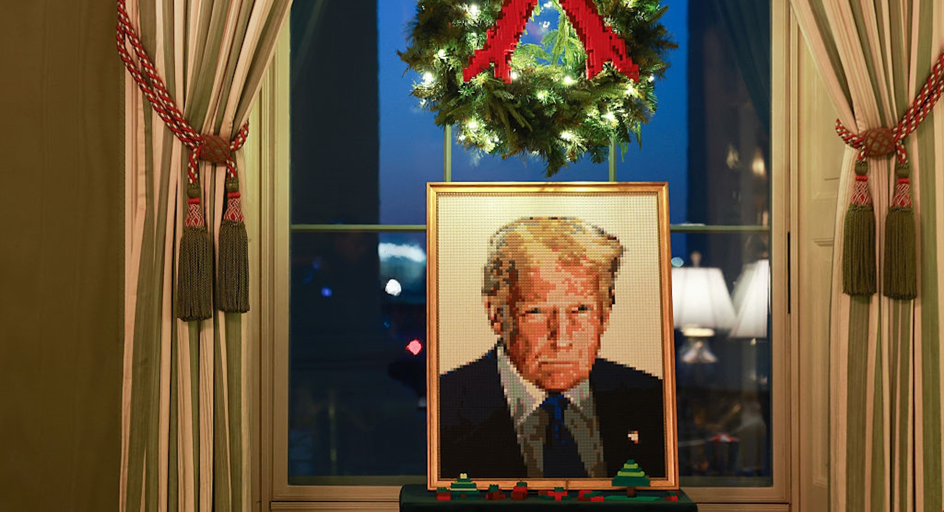 Το πορτρέτο του Τrump από τουβλάκια μέρος της χριστουγεννιάτικης διακόσμησης του Λευκού Οίκου