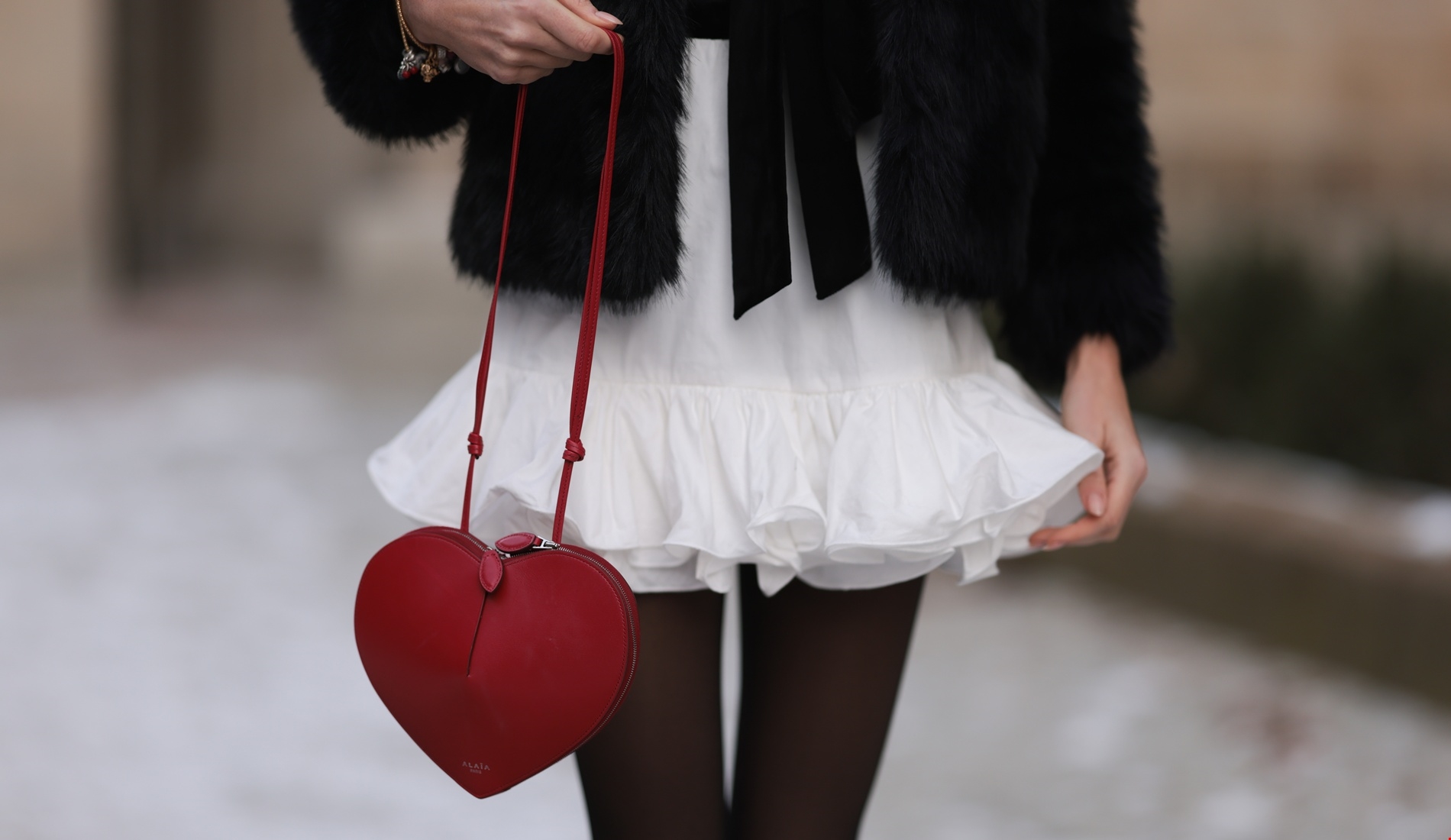 Καρδιές παντού | 5 καλσόν από την Calzedonia που θα φορέσουμε του Αγίου Βαλεντίνου