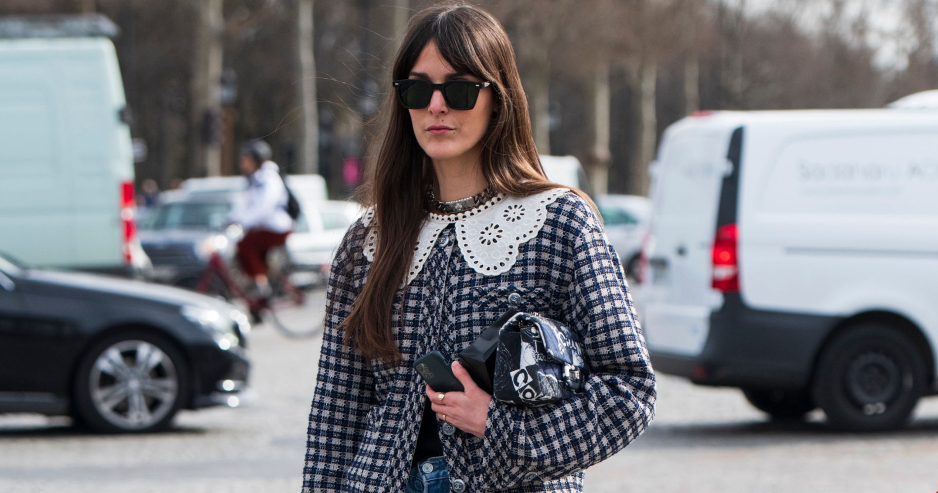 Ο ιδιαίτερος τρόπος που φορούν φέτος τα μαντήλια τους οι fashionistas - εικόνα 1