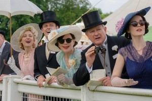 Μichelle Dockery | Αποκάλυψε την εγκυμοσύνη της στην παγκόσμια πρεμιέρα της ταινίας Downton Abbey: The Grand Finale - εικόνα 3