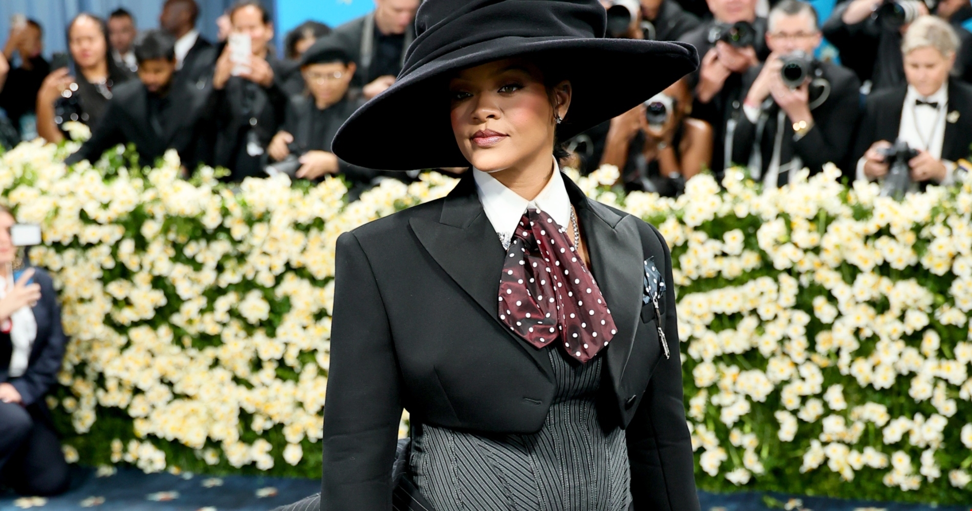 Met Gala 2025 | Η Zendaya εμπνεύστηκε από το νυφικό look της Bianca Jagger στα '70s - εικόνα 4