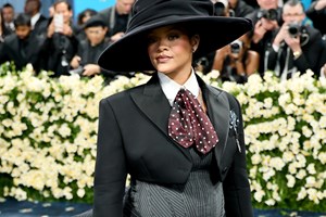 Met Gala 2025 | Η Zendaya εμπνεύστηκε από το νυφικό look της Bianca Jagger στα '70s - εικόνα 4