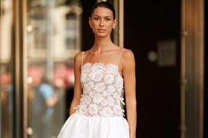 Ποια κομμάτια προσθέτουν πάντα στη βαλίτσα τους οι style experts για τις διακοπές στα ελληνικά νησιά - εικόνα 1