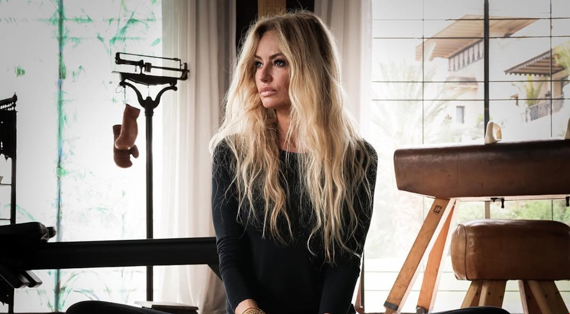 Adriana Karembeu | Ο Νο1 χυμός αποτοξίνωσης που επιλέγει για καλλίγραμμη σιλουέτα μετά τα 50