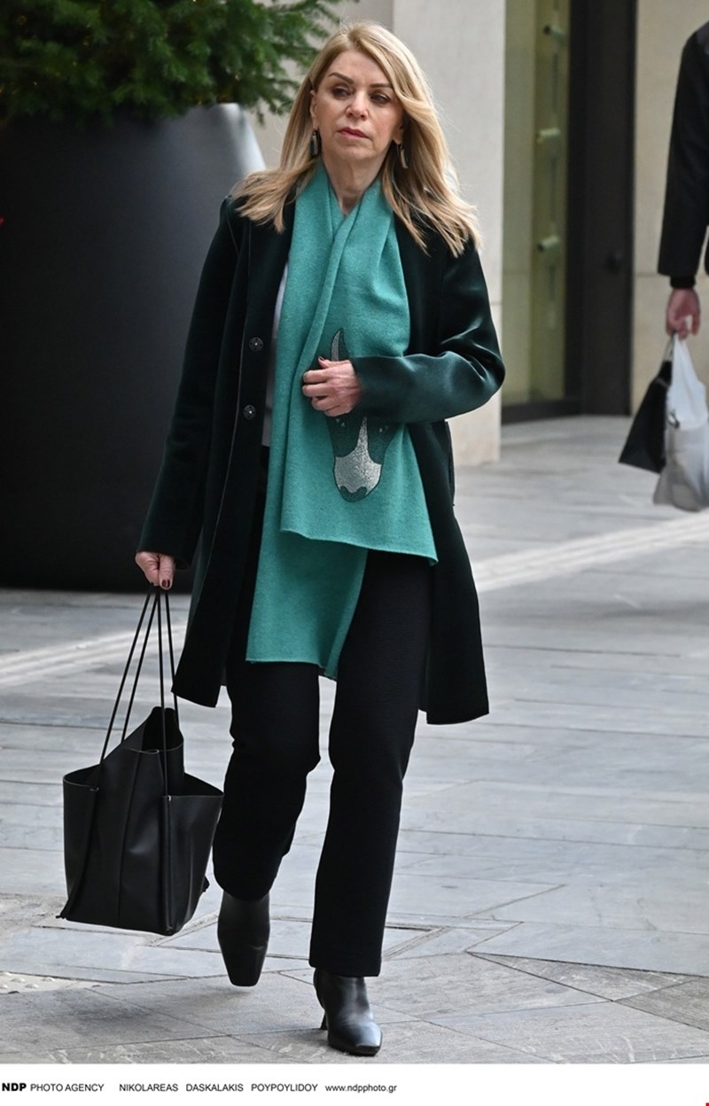 Η Έλλη Στάη στο κέντρο της Αθήνας