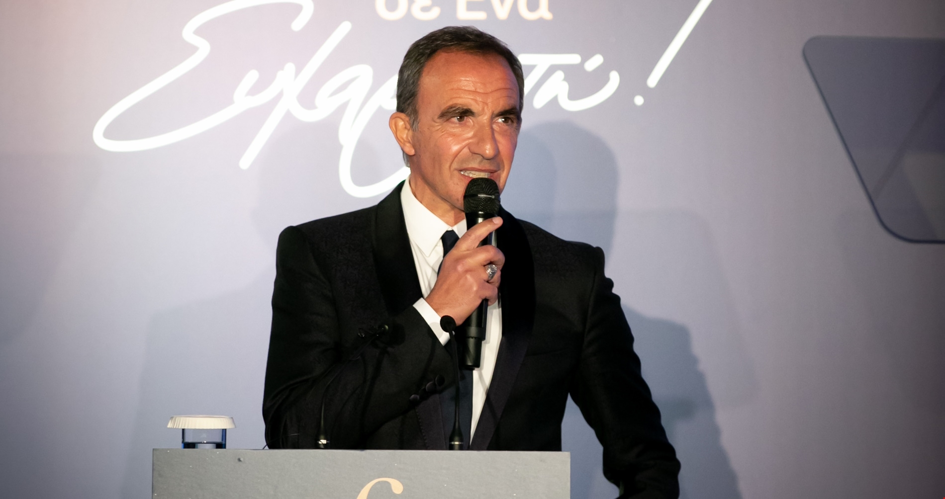 Ο Νίκος Αλιάγας σε σπάνια βραδινή έξοδο με τη σύντροφό του, Τίνα Γρηγορίου στην Αθήνα - εικόνα 5