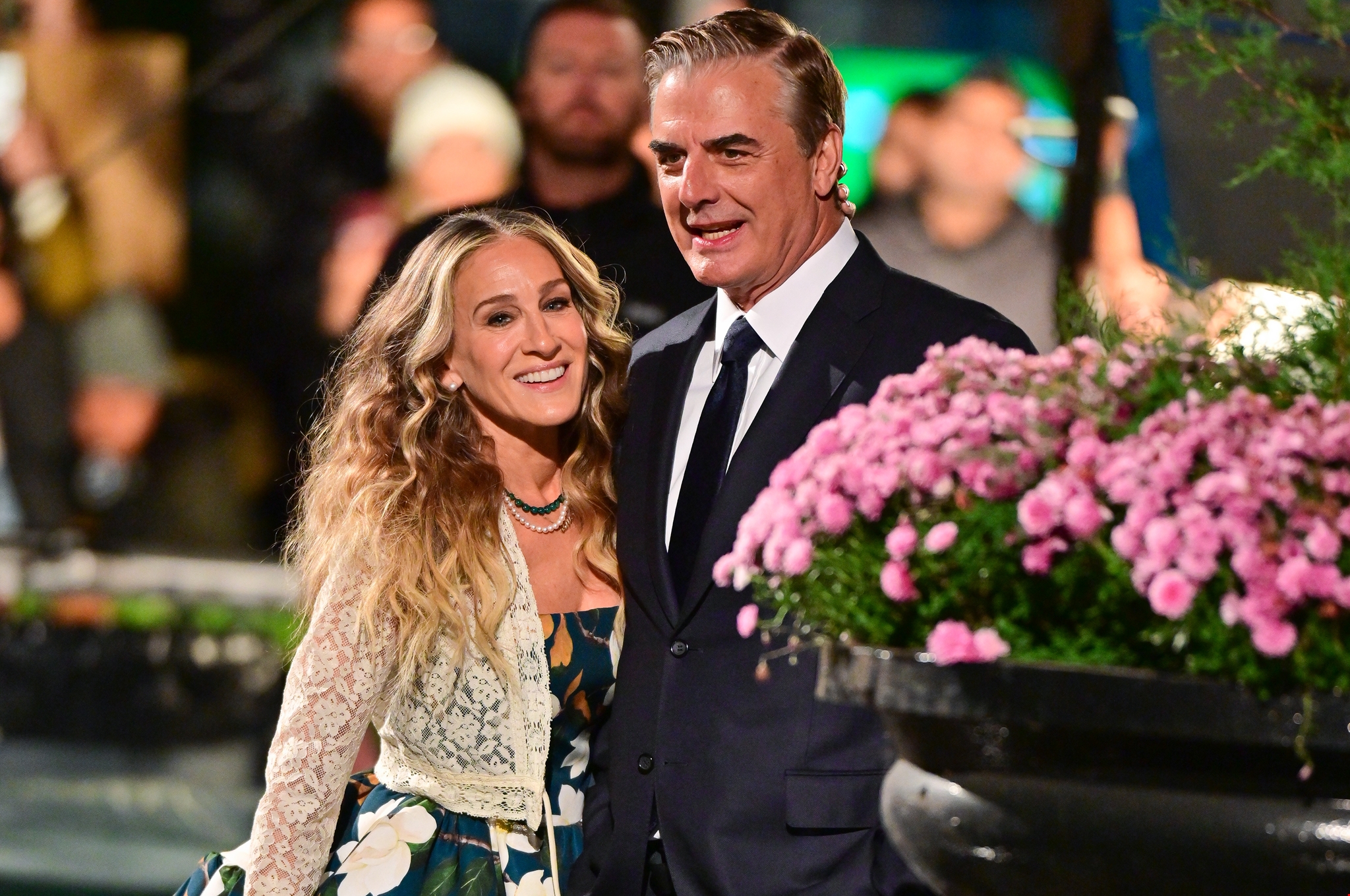 Chris Noth | Ο Mr. Big του Sex And The City παίρνει θέση στη διαμάχη ανάμεσα στη Sarah Jessica Parker και της Kim Cattrall