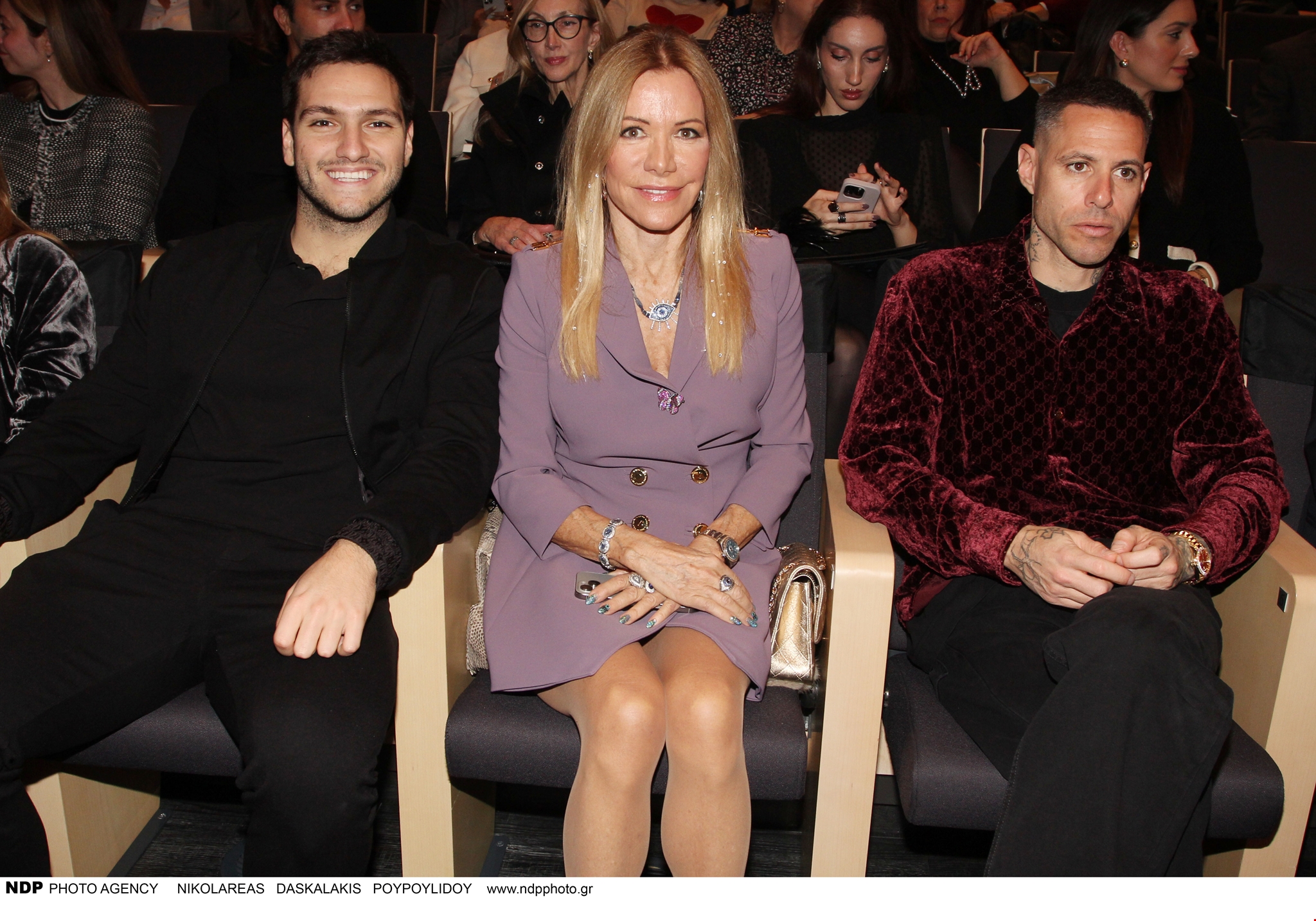 Δόμνα Μιχαηλίδου | Σπάνια βραδινή εμφάνιση σε χριστουγεννιάτικο δείπνο στο City Link - εικόνα 7