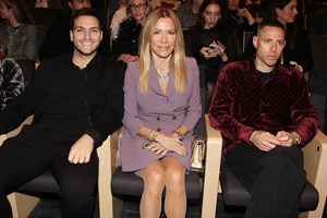 Εριέττα Κούρκουλου Λάτση | Το οικογενειακό κλικ στο στολισμένο για τις γιορτές σαλόνι του σπιτιού της στην Αθήνα - εικόνα 1