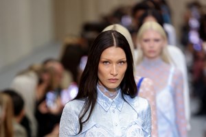 Δούκισσα Νομικού | Μας δείχνει τα φυσικά μαλλιά της με άκρως καλοκαιρινή διάθεση - εικόνα 1