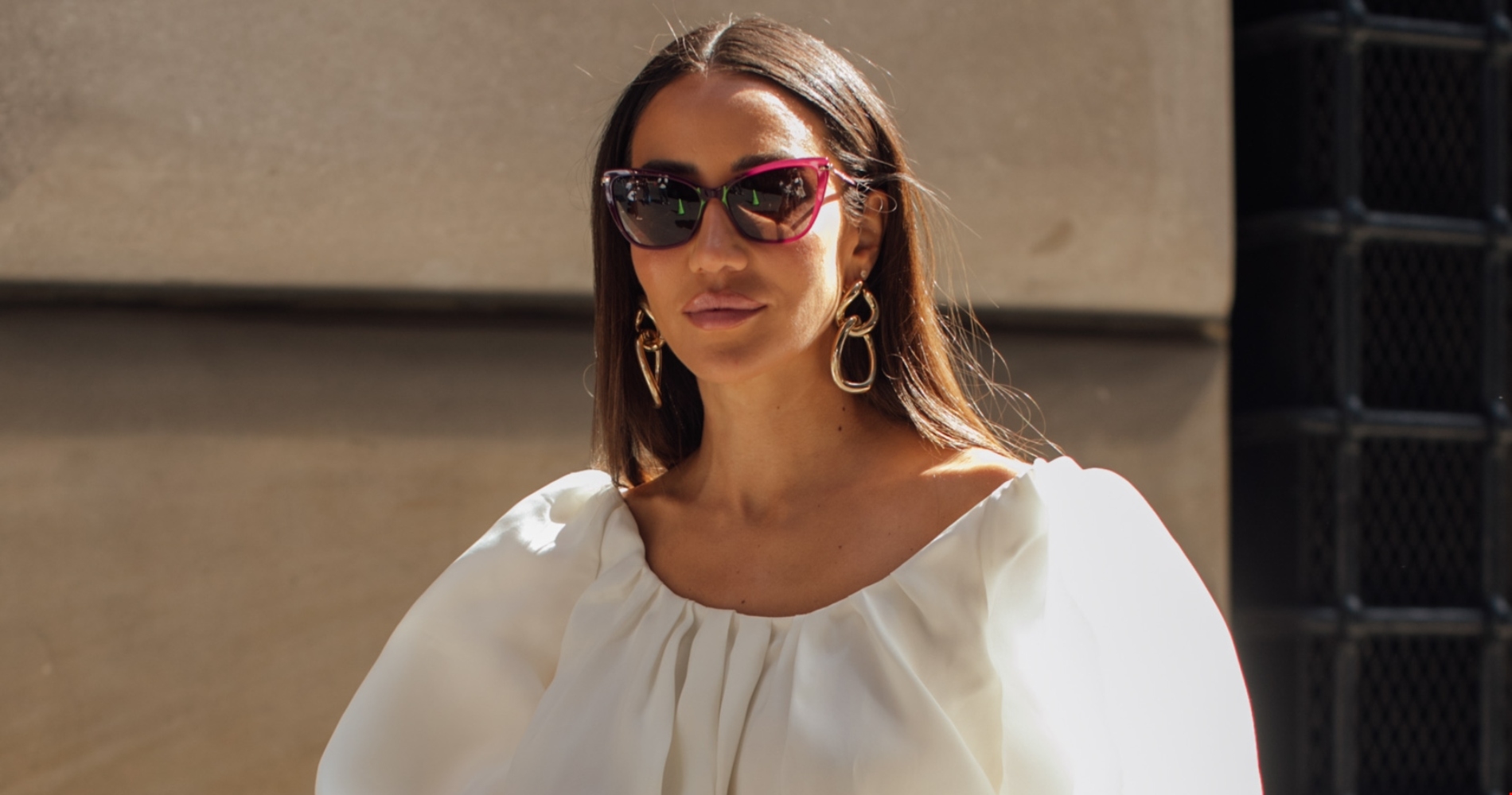 Η Anne Hathaway με γόβες Gucci στο χρώμα της σεζόν - εικόνα 2