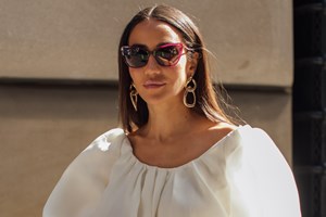 Η Anne Hathaway με γόβες Gucci στο χρώμα της σεζόν - εικόνα 2