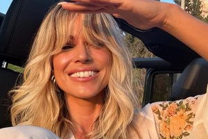 6 αντηλιακά mists προσώπου για ανανέωση της προστασίας σου πάνω από το μακιγιάζ - εικόνα 1