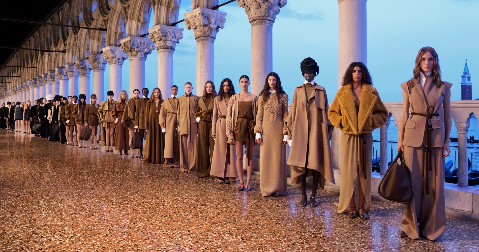 Η νέα καμπάνια της Weekend Max Mara θα σε βάλει αμέσως στο κλίμα των γιορτών - εικόνα 9