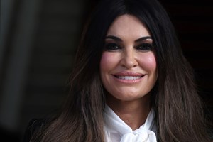 Kimberly Guilfoyle | Ποιος είναι ο εκκεντρικός στιλίστας και καλός της φίλος, Fancy James - εικόνα 1