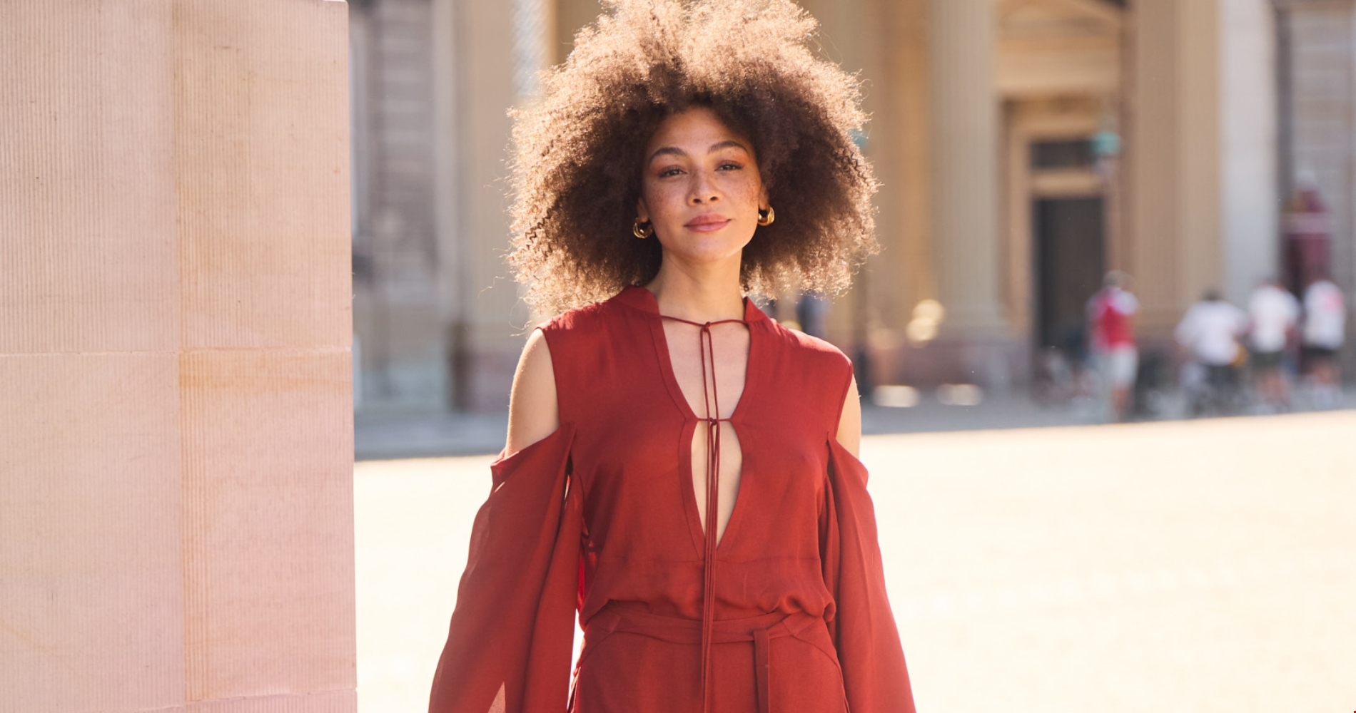 Το lingerie φόρεμα από τη Massimo Dutti που θα φορέσεις στους γάμους του φθινοπώρου - εικόνα 1