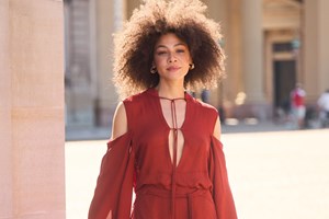 Το lingerie φόρεμα από τη Massimo Dutti που θα φορέσεις στους γάμους του φθινοπώρου - εικόνα 1