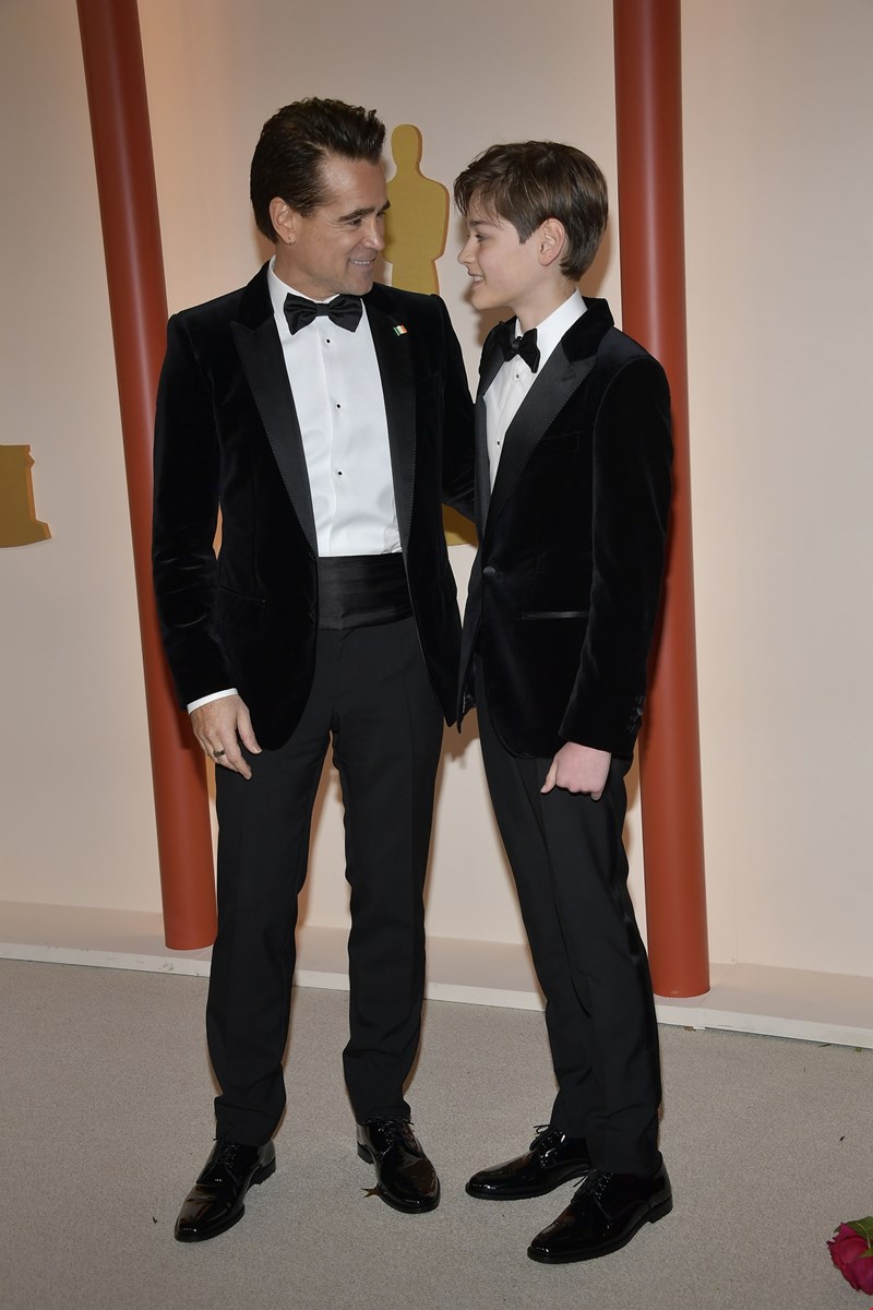 Ο Colin Farell με τον γιο του, Henry, στα Oscars του 2023