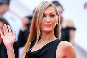 Βίκυ Καγιά | Με το απόλυτο χτένισμα για μια casual κυριακάτικη βόλτα - εικόνα 2