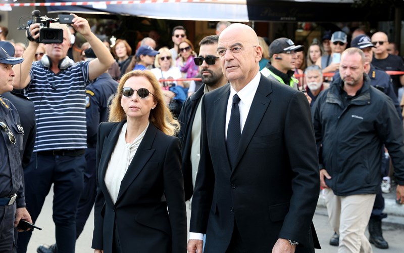 Ο Νίκος Δένδιας με τη σύζυγό του