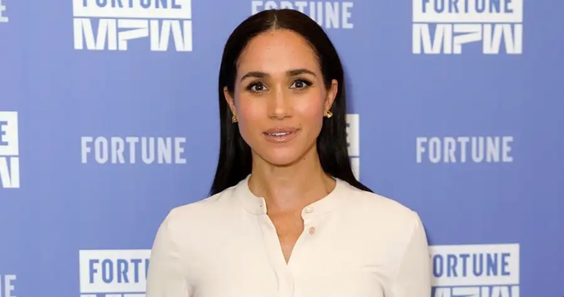 Hailey Bieber | Από τα glass nails στο πιο ζεστό φθινοπωρινό cat-eye - εικόνα 1