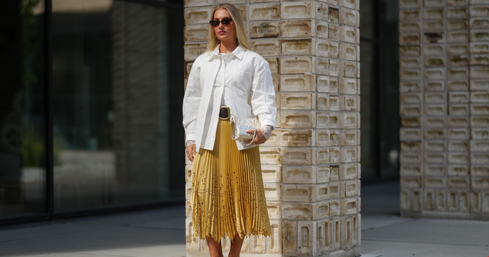 Αυτό το σαμπουάν θα βοηθήσει τα μαλλιά σου να γίνουν πιο ξανθά από τον καλοκαιρινό ήλιο (και η μυρωδιά του θυμίζει την παιδική μας ηλικία)