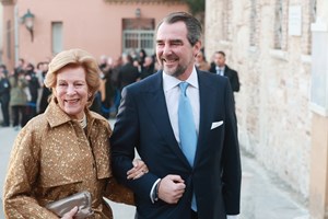 O Nικόλαος Ντε Γκρες έφηβος στον κήπο της γιαγιάς του, βασίλισσας Ίγκριντ στα θερινά ανάκτορα της Δανίας - εικόνα 1