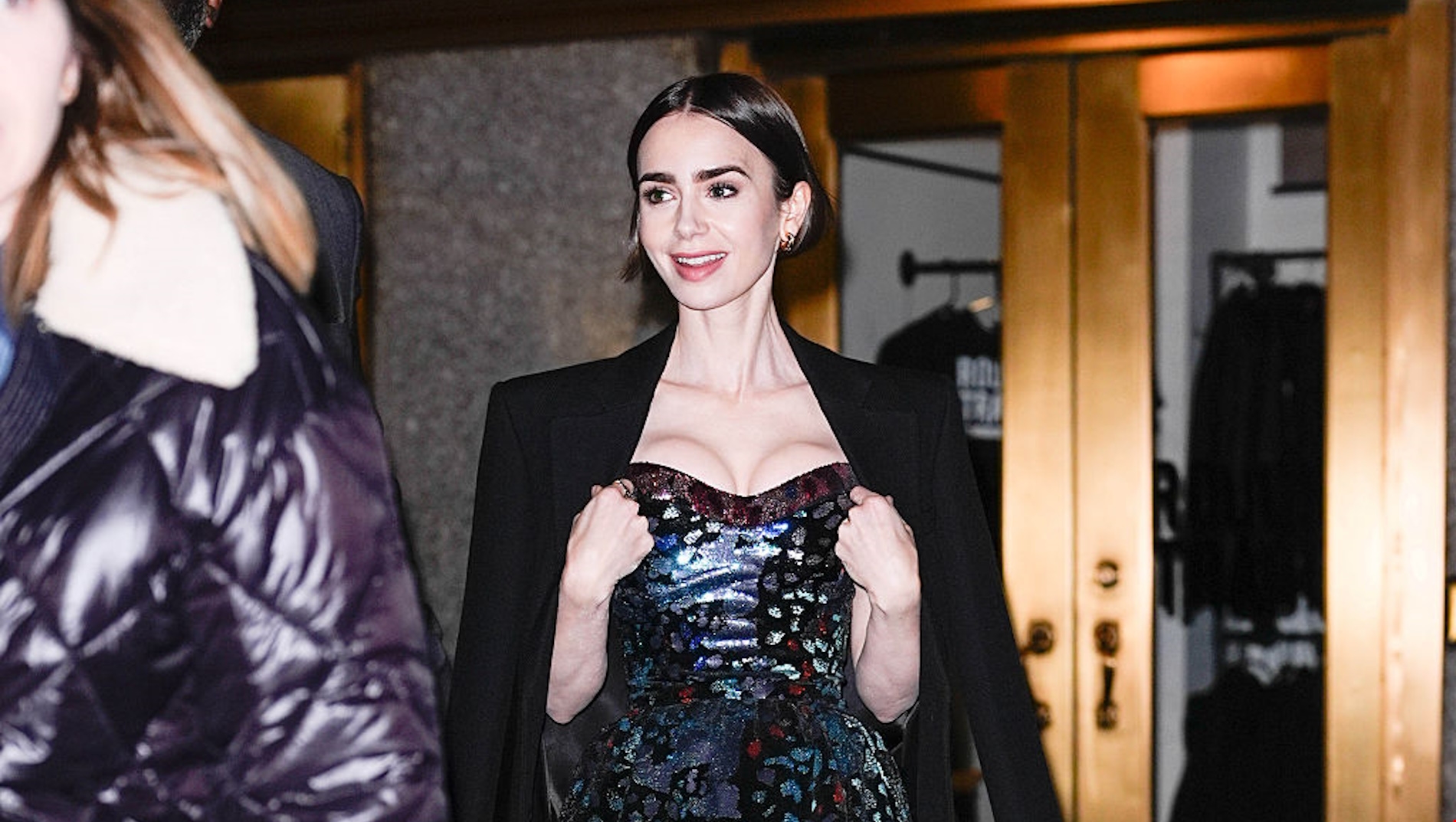 Lily Collins | Τι θέλει να μάθει στην κόρη της από μικρή ηλικία - εικόνα 2