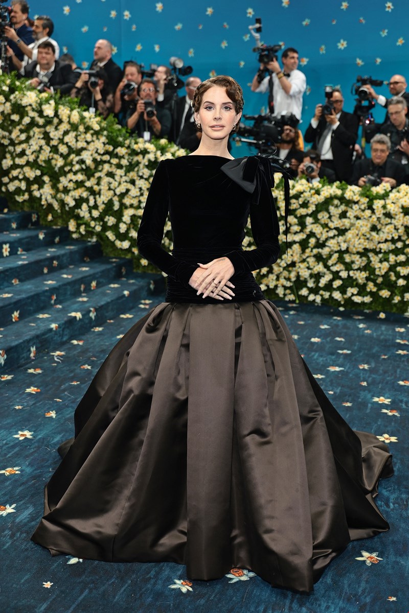 Η Lana Del Rey με Valentino