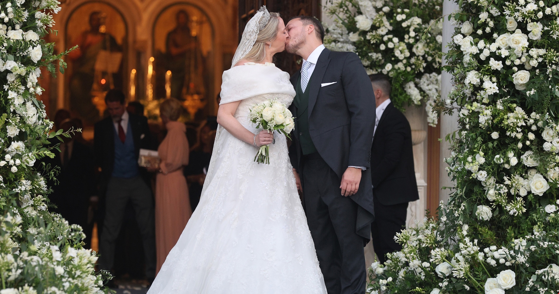 Γάμος Θεοδώρας Γλύξμπουργκ | Το νυφικό φόρεμα Ελληνίδας σχεδιάστριας που επέλεξε η νύφη - εικόνα 1