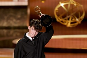 Emmys 2025 | Οι μεγάλοι νικητές της βραδιάς - Ποια σειρά απέσπασε 13 βραβεία; - εικόνα 1