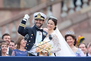 Η πριγκίπισσα Victoria της Σουηδίας έφερε πίσω ένα vintage φόρεμα της μητέρας της για τα βραβεία Νόμπελ του 2025 - εικόνα 3