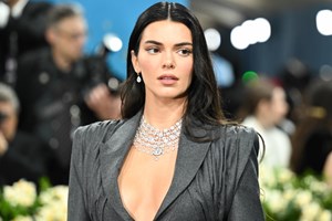 Chrome Dagger Nails | Το νέο μανικιούρ της Kylie Jenner είναι η εκκεντρική πρόταση που λίγες γυναίκες μπορούν να υποστηρίξουν - εικόνα 2