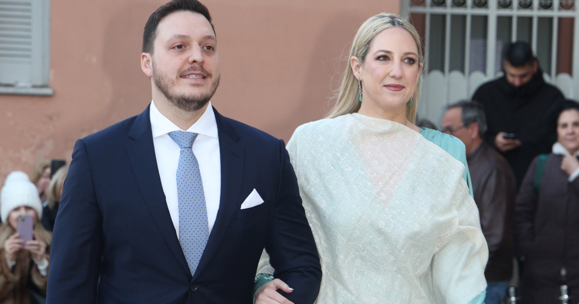 Χρυσή Βαρδινογιάννη | Το νυφικό που φόρεσε στον γάμο της - Τα κεντήματα, η δαντέλα και η εντυπωσιακή τιάρα - εικόνα 1