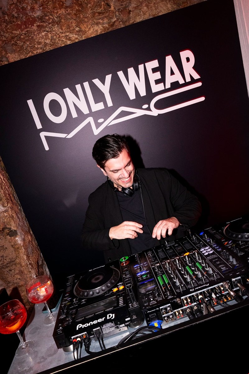 MAC - MAKE UP YOUR MOOD (27).jpg