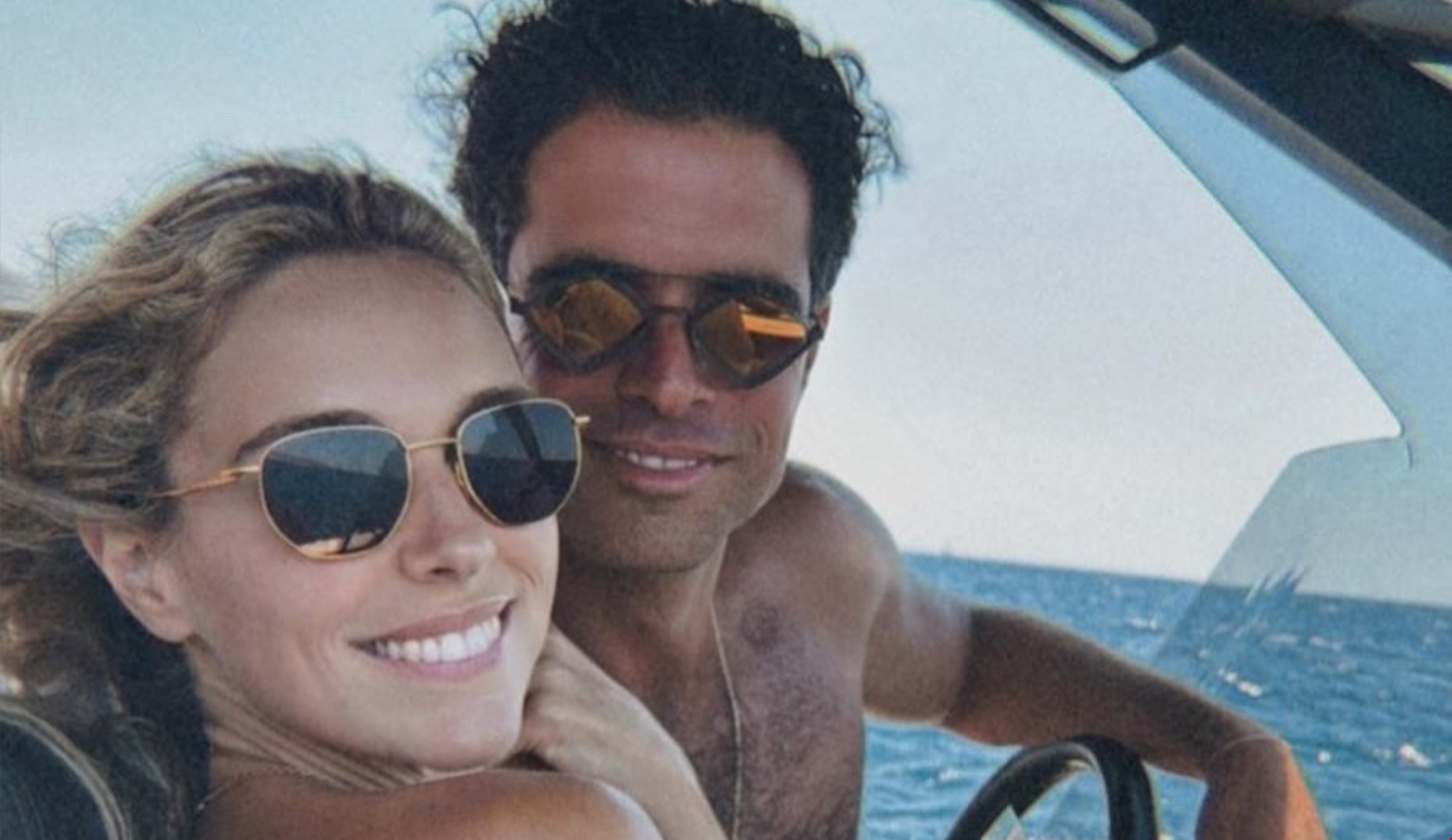 Μαριάννα Γουλανδρή & Φίλιππος Λαιμός | Η ανέμελη πόζα με μαγιό από τις διακοπές τους στις Κυκλάδες