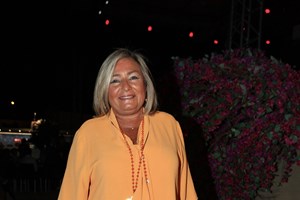 Ορόρα Μαριόν Αρζόγλου | Σπάνια εμφάνιση της μεγαλύτερης κόρης του Κώστα Αρζόγλου - εικόνα 1