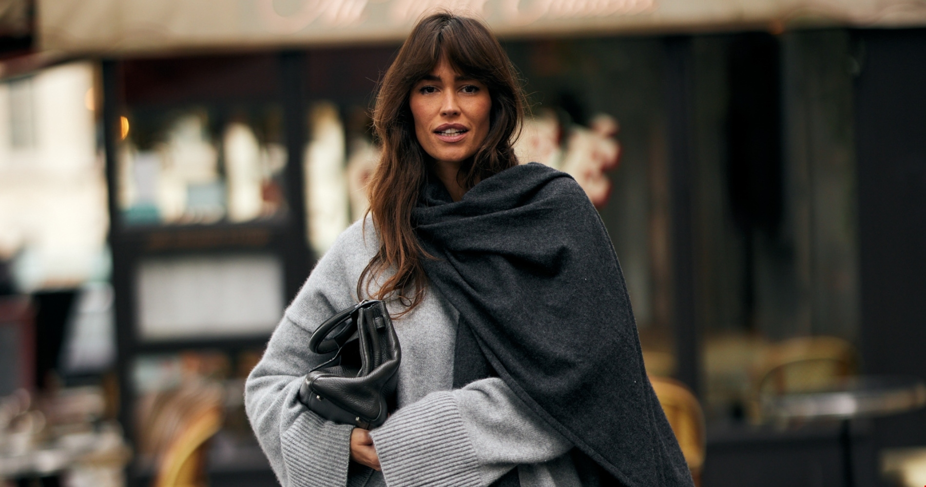 Η Σία Κοσιώνη υιοθέτησε τη μεγαλύτερη τάση της σεζόν | Το look με καρό παντελόνι - εικόνα 1