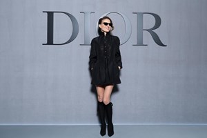 Ο οίκος Dior τιμά το legacy της ιστορικής διεύθυνσής του στην οδό Montaigne με μία τσάντα που μοιάζει με κουκλόσπιτο - εικόνα 4