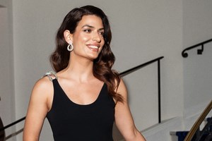 Η Δούκισσα Νομικού με λευκή Celia Kritharioti τουαλέτα στο κόκκινο χαλί του Φεστιβάλ Καννών - εικόνα 1