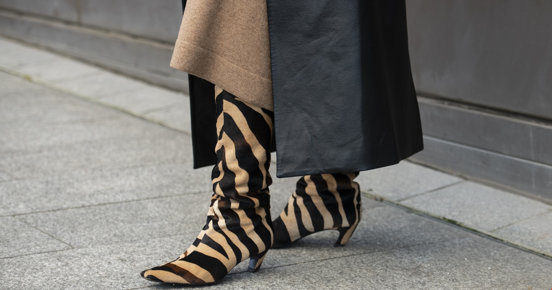 Οι animal print μπότες με kitten heels από τη Stradivarius για να φοράς day to night