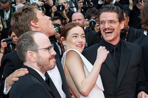 Natalie Portman | Με εντυπωσιακό Dior φόρεμα, εμπνευσμένο από archive haute couture δημιουργία του οίκου, στο Φεστιβάλ Καννών - εικόνα 1